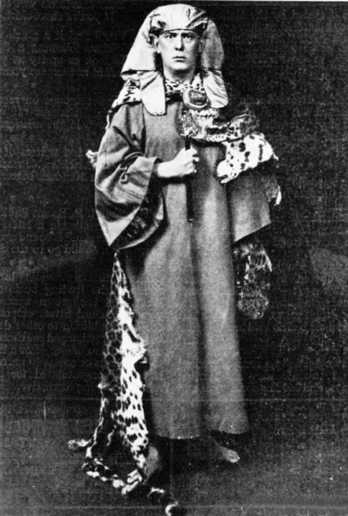 Aleister Crowley während seiner Zeit im Golden Dawn Orden